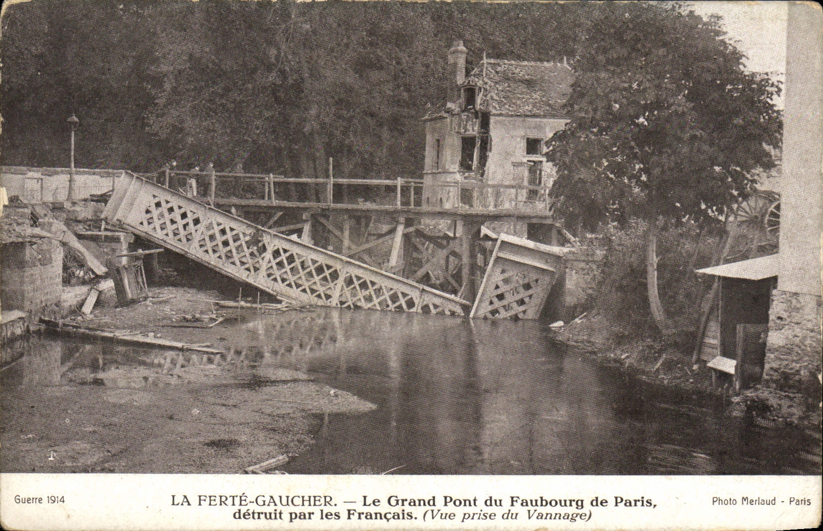 CPA La Ferte Gaucher Le Grand Pont Du Faubourg De Paris Detruit Par Les Francais Vue prise du Vannage Militaria 