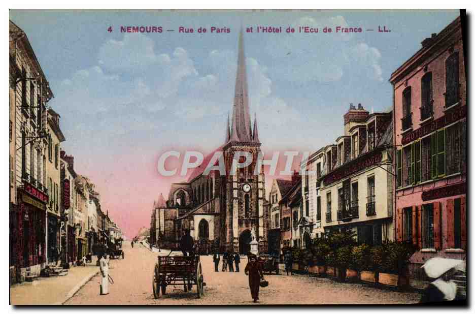 CPA Nemours Rue De Paris et l'Hotel De l'Eau De France