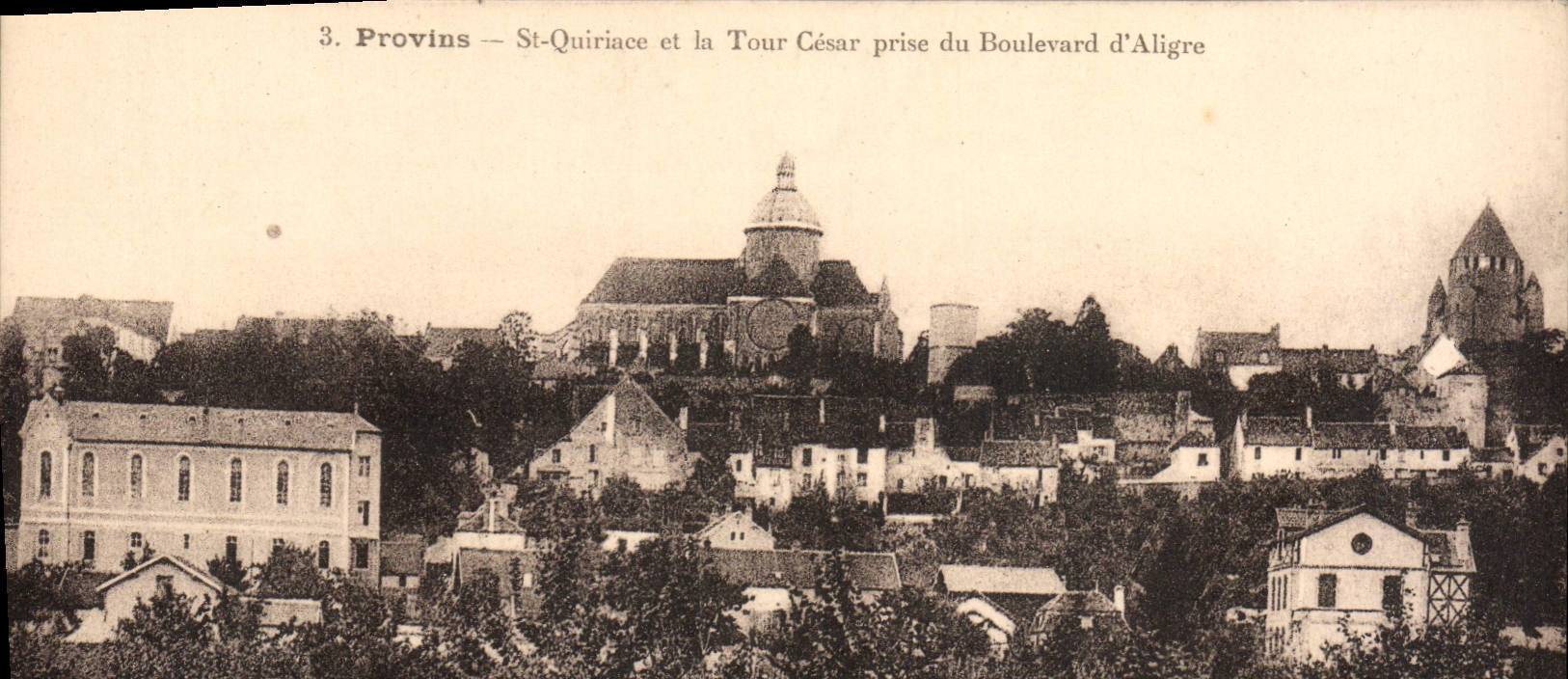 Provins — St-Quiriac et la Tour César prise du Boulevard d'Aligre