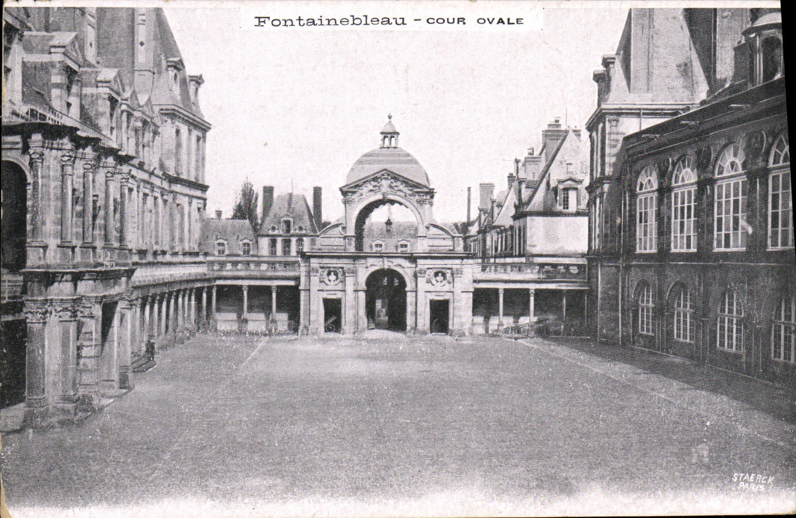 Fontainebleau — Ovaler Hof — Staerck Paris