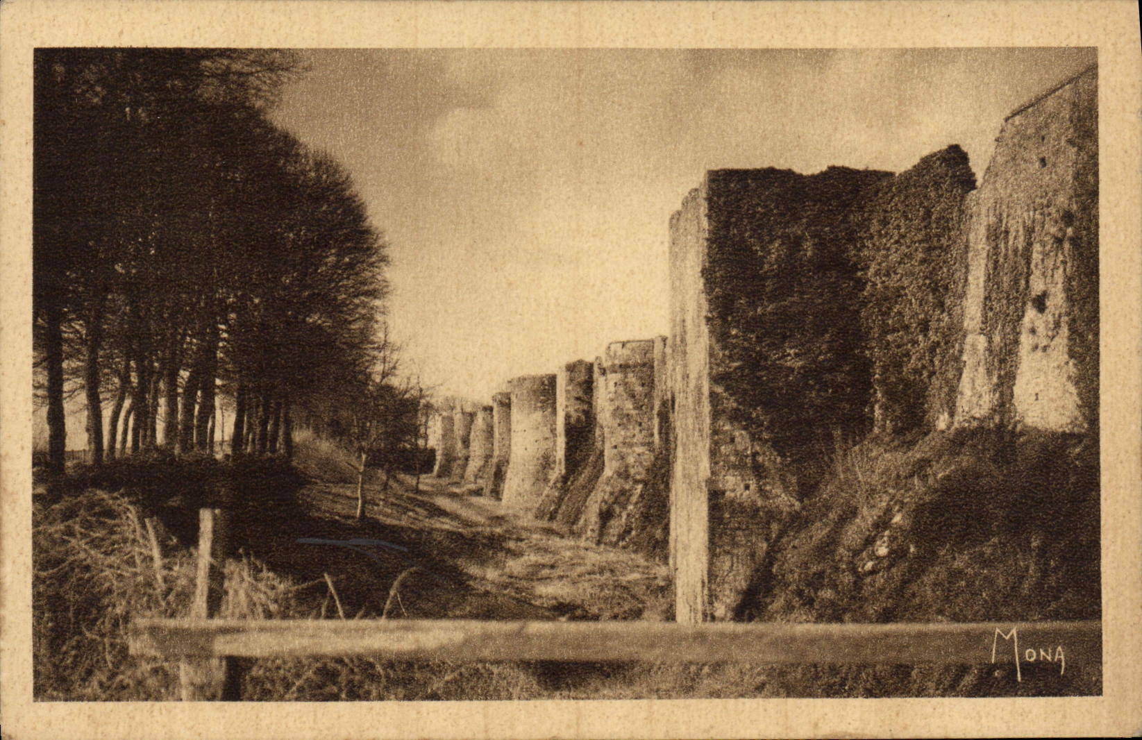 Les remparts de Provins — vue de la Porte Saint-Jean — éditeur MONA, n° 853