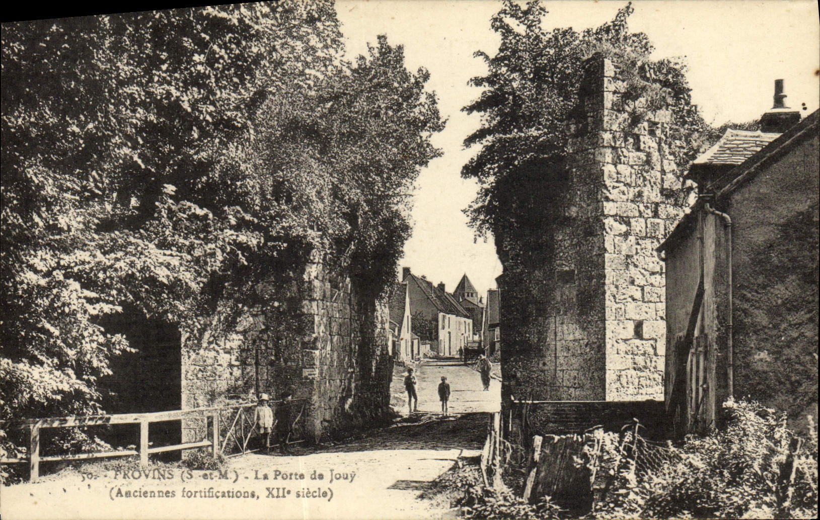Provins (S.-et-M.) - La Porte de Jouy (Ancient fortifications, 12th century)