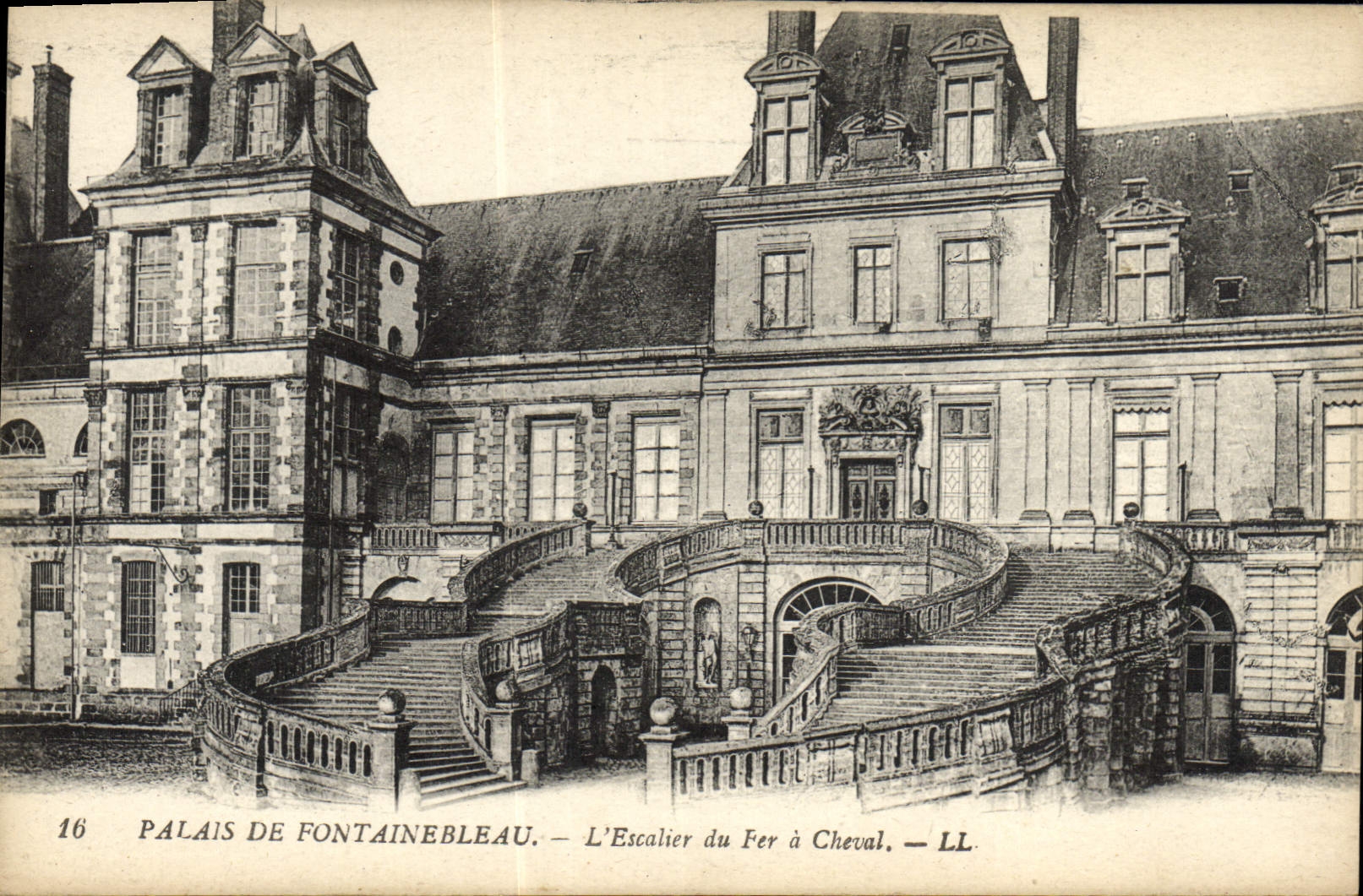 Palazzo di Fontainebleau — La scala del Cavallo di Ferro — LL. — Serie 16
