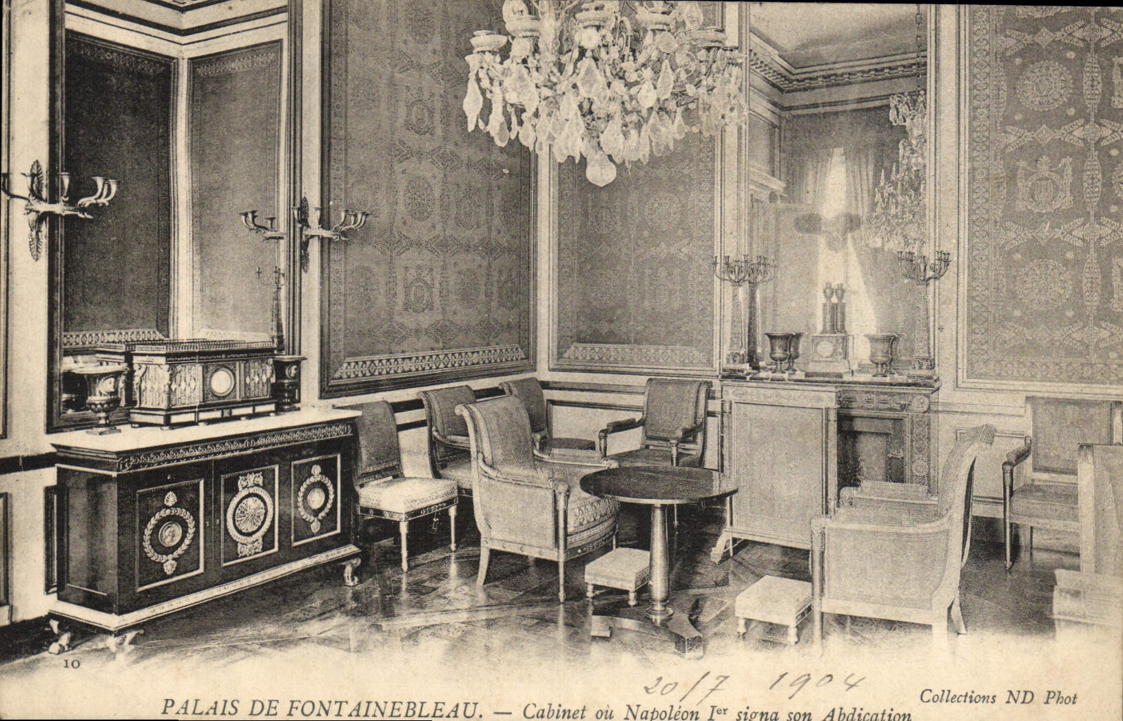 Palais de Fontainebleau — Cabinet où Napoléon Ier signa son Abdication — Collections ND Phot