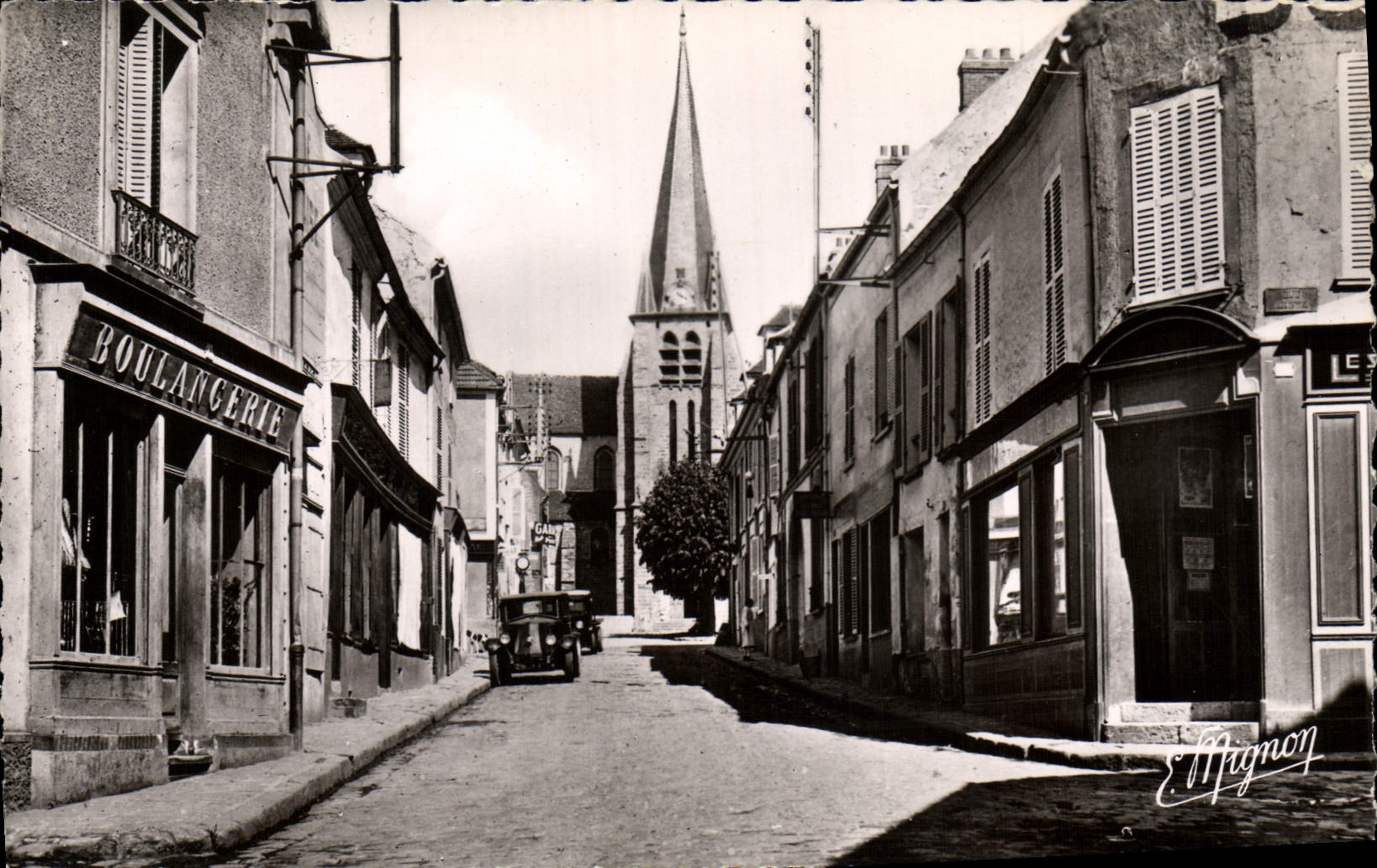 Chaumes-en-Brie — Rue Foix et église — E. Mignon