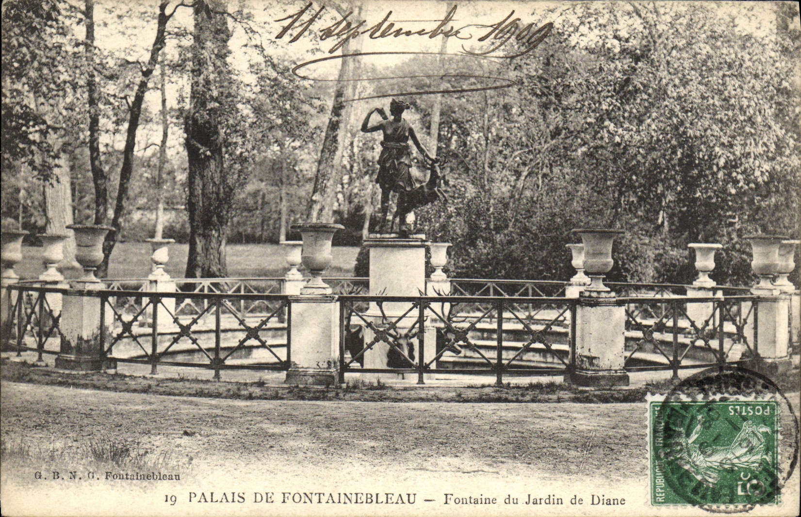Palacio de Fontainebleau — Fuente del Jardín de Diana — G.B.N.G. Fontainebleau n°19