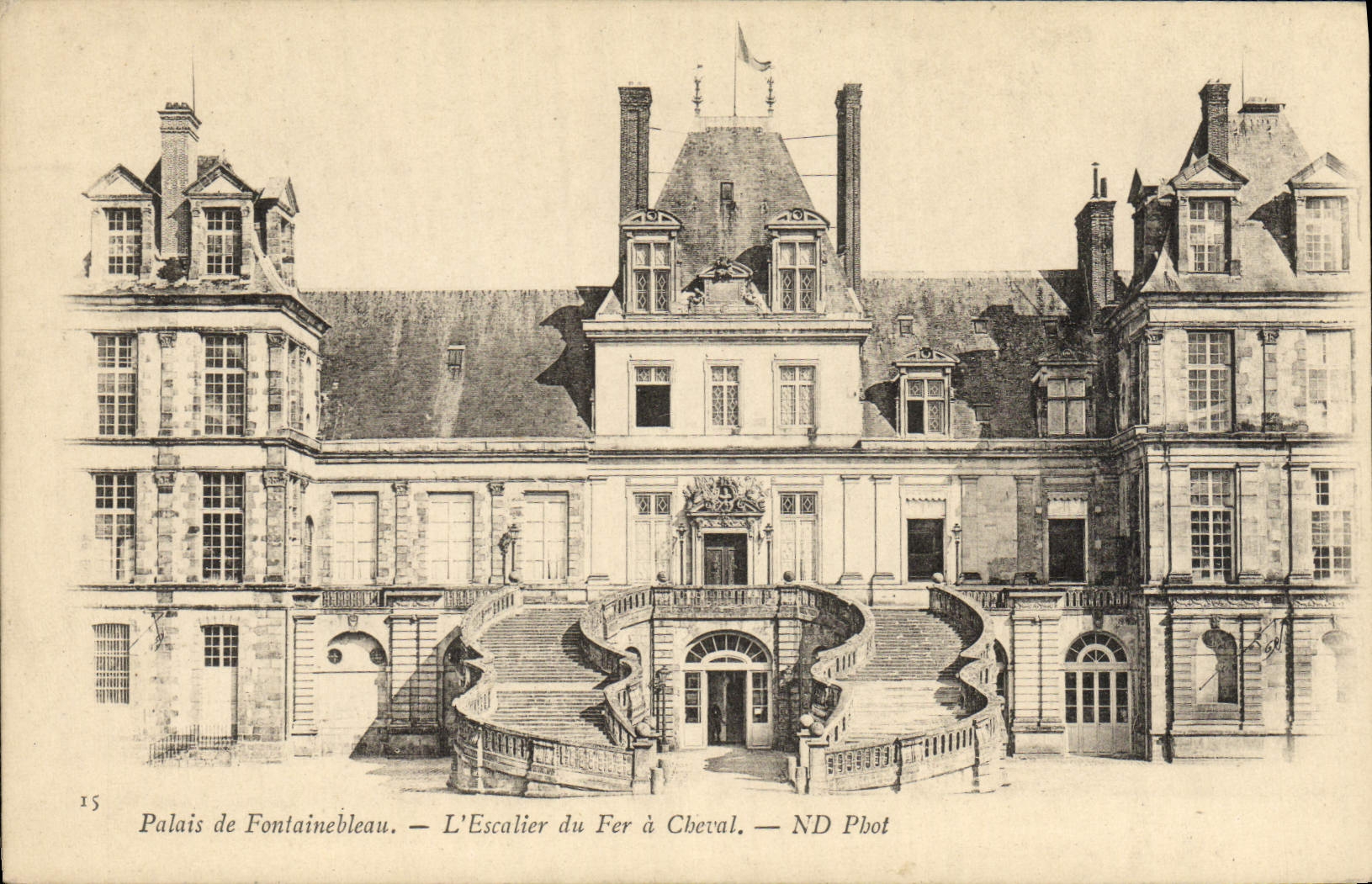 Palacio de Fontainebleau — La Escalera del Caballo — ND Pbot