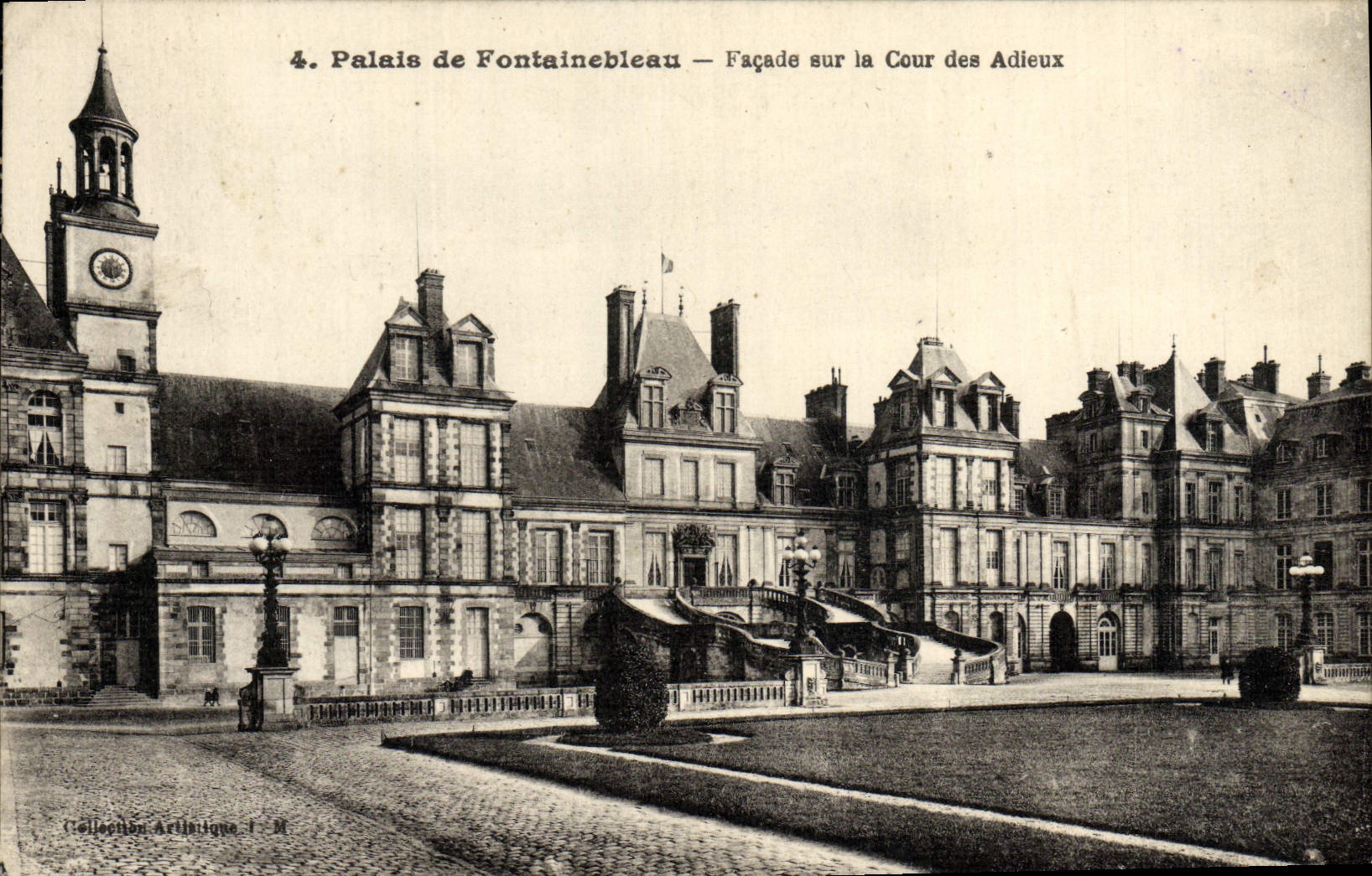Schloss Fontainebleau — Fassade auf der Cour des Adieux — Artihique Collection, F. M.