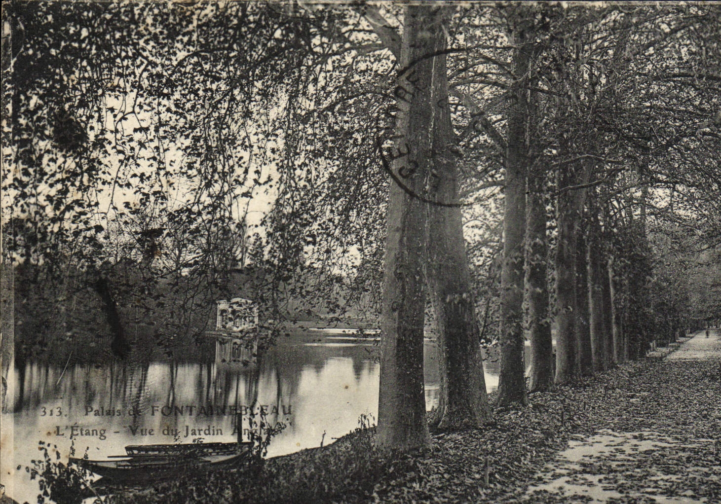 Palais de FONTAINEBLEAU — L'Étang — Vue du Jardin Anglais — n°313 — IMP. LE DZLEV, PARIS