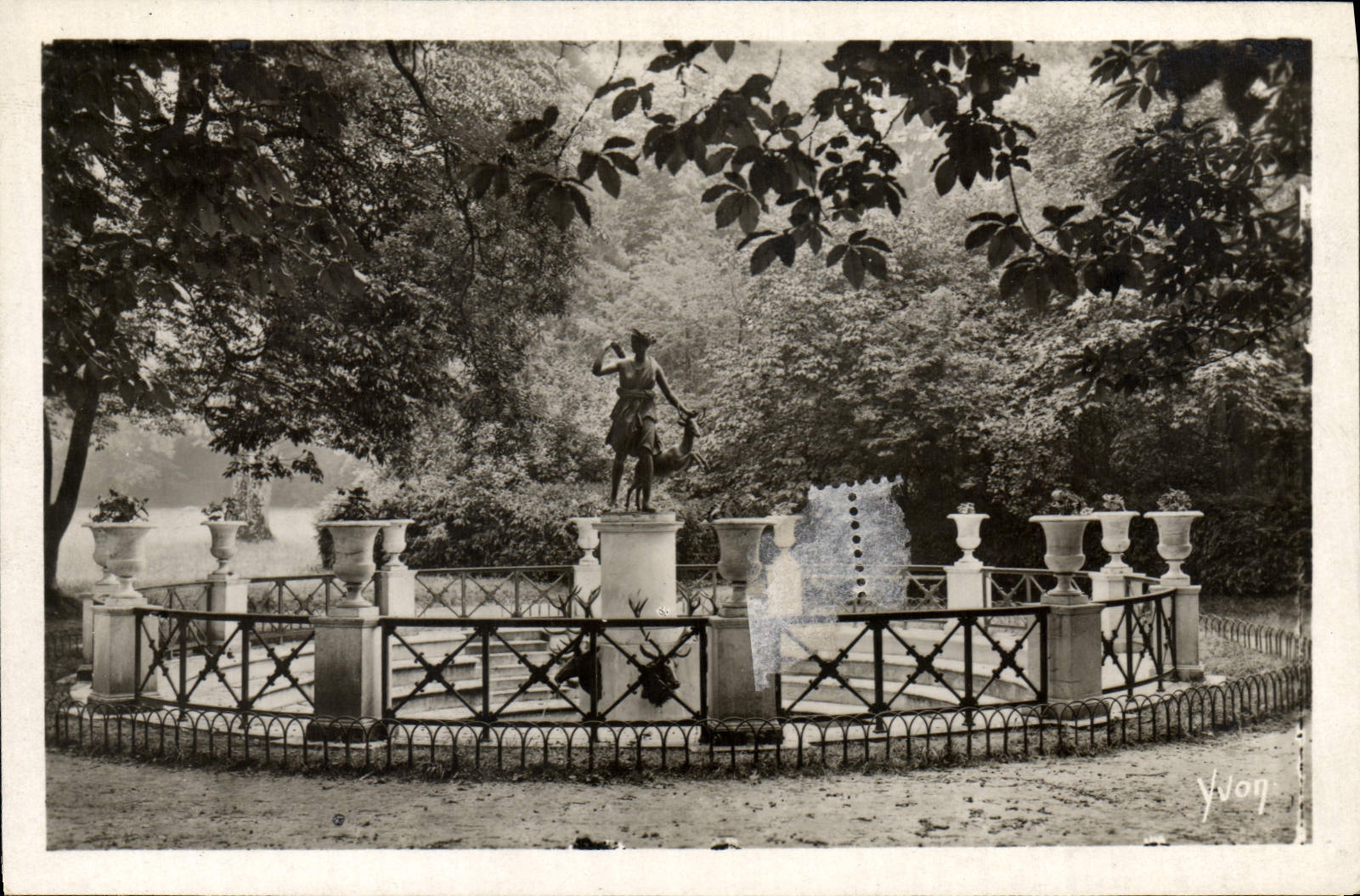 Fontainebleau — Jardins du Palais. Fontaine de Diane — La Douce France