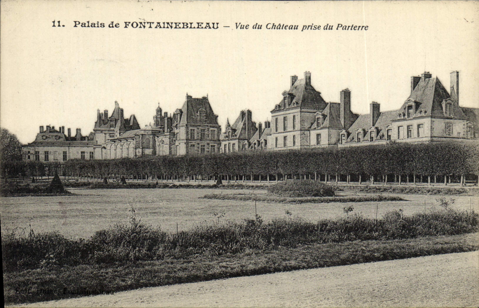 Palais de FONTAINEBLEAU — Vue du Château prise du Parterre — Éditeur : J. Brun, n°11