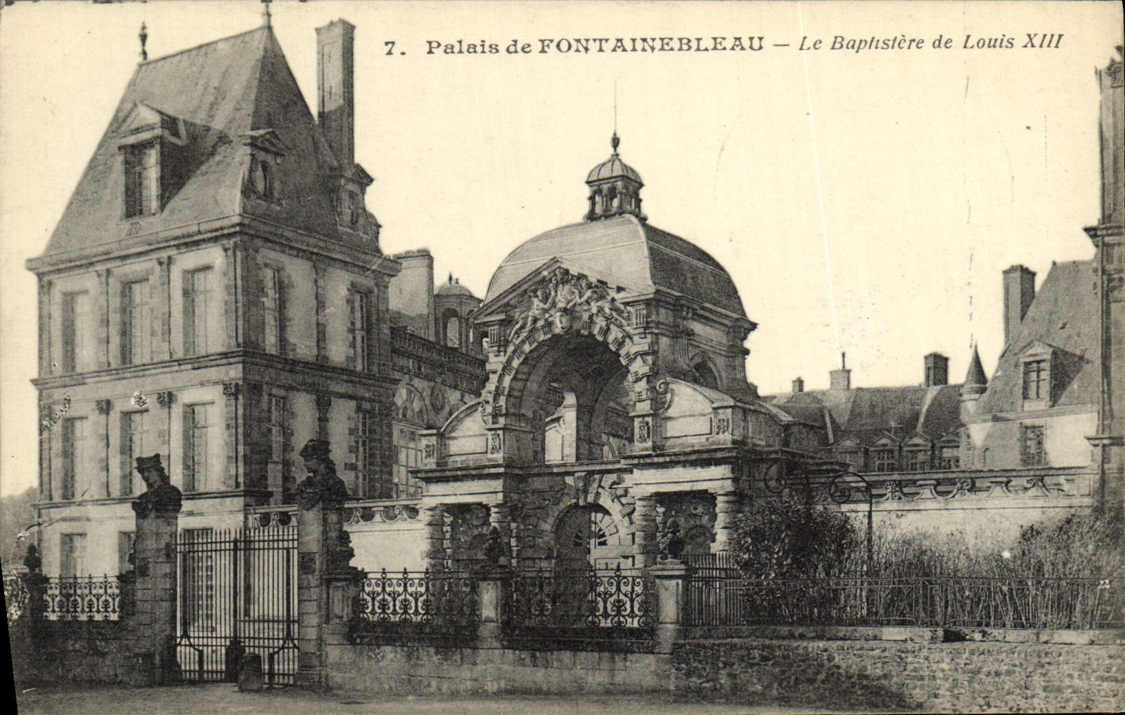Palais de FONTAINEBLEAU — Le Baptisière de Louis XIII