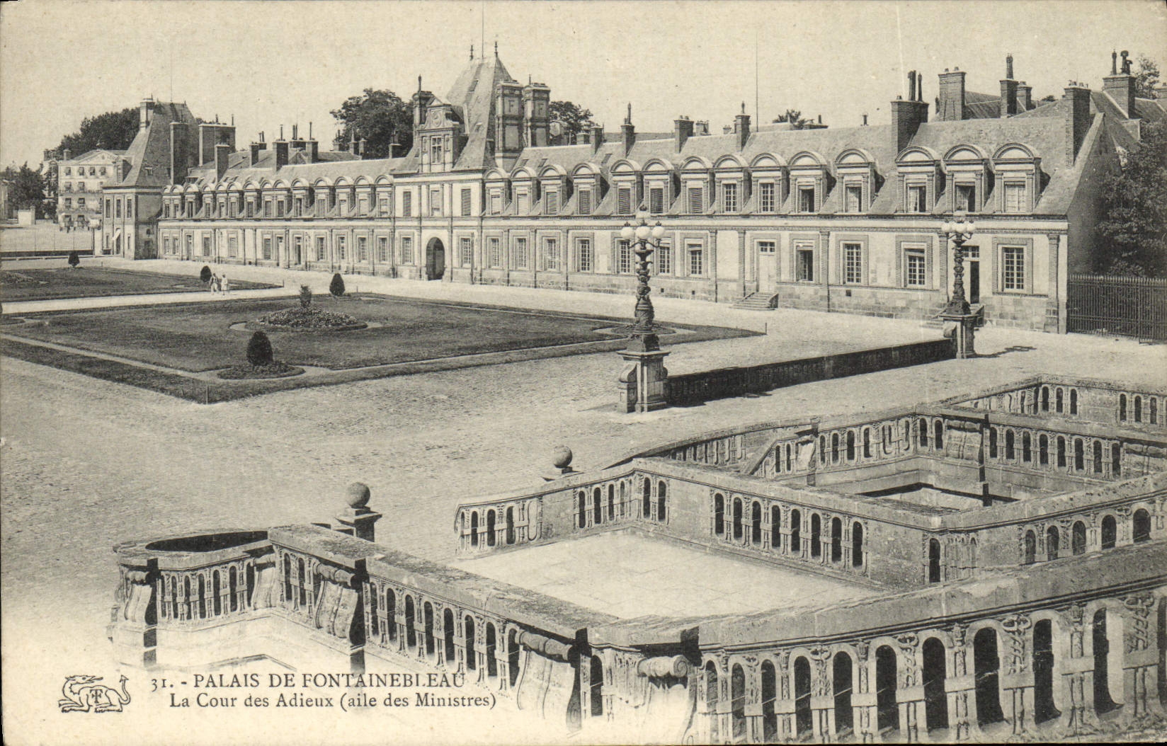 Palazzo di Fontainebleau — La Cour des Adieux (ala dei Ministri) — editore non identificato, n° 31