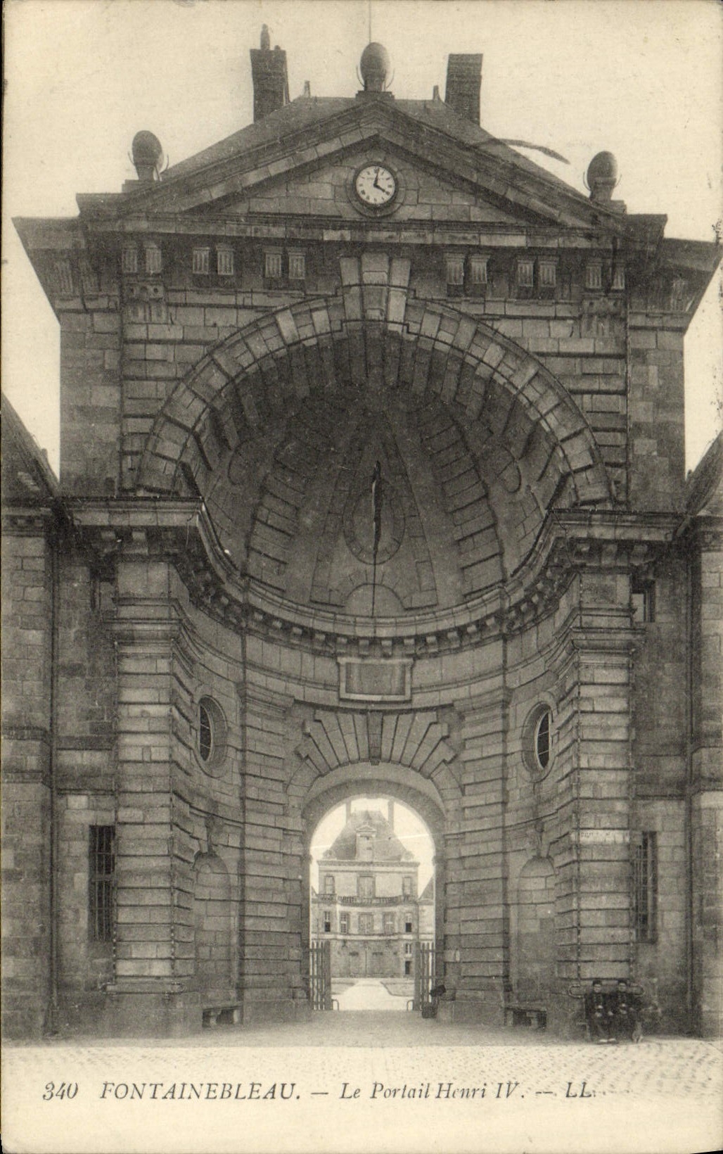 Fontainebleau — Der Portal Henri IV — LL — n° 340