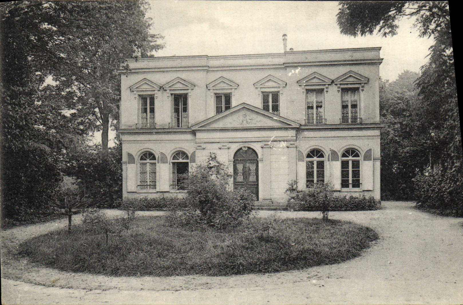 Villa François Desportes — Chaillly-en-Bière (Seine-et-Marne) — éditeur non visible