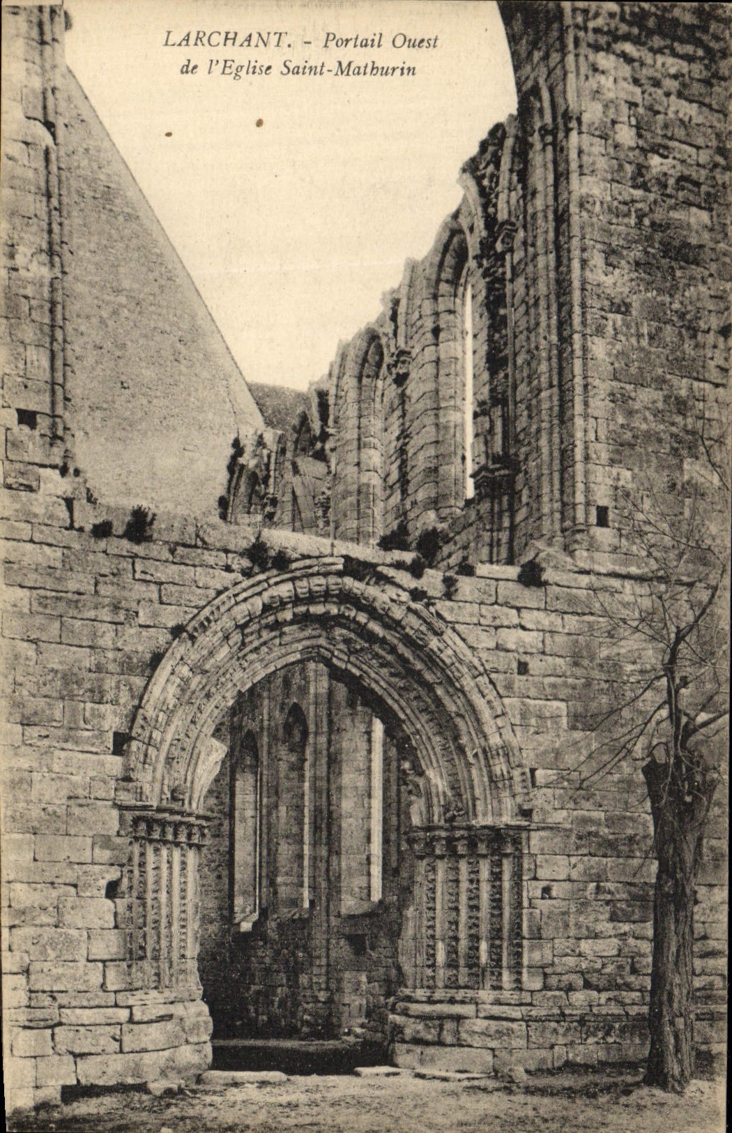 CPA Larchant Portail Ouest De l'Eglise Saint Matburin