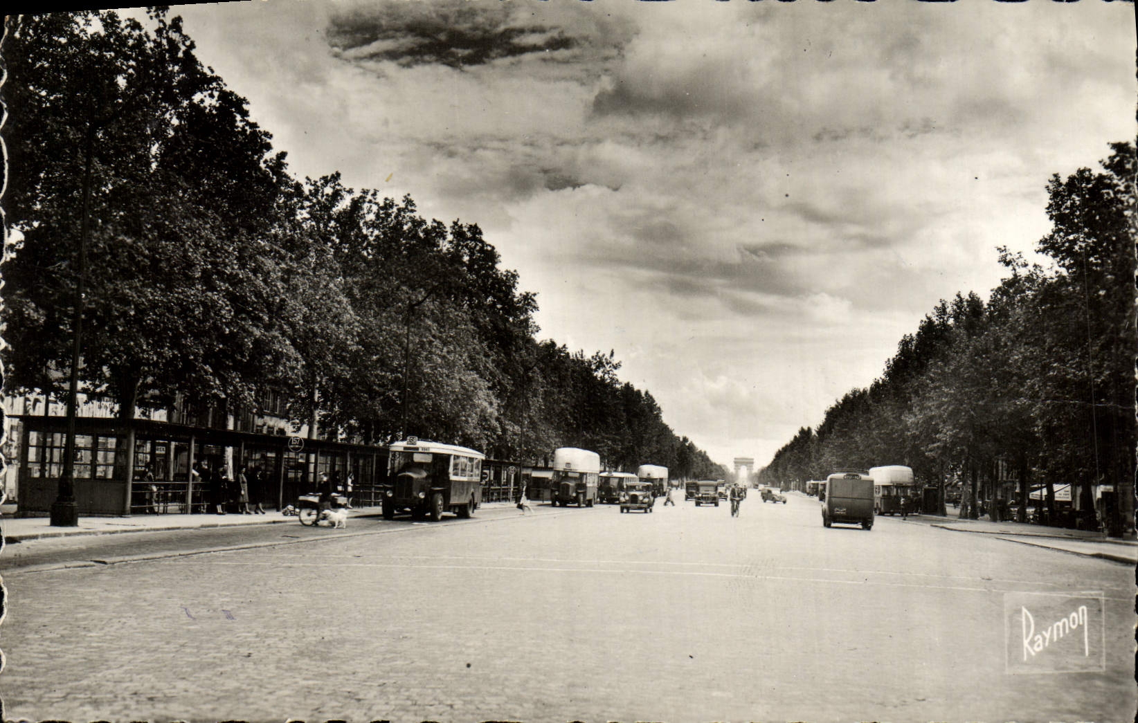 CPM Neuilly sur Seine L'Avenue de Neuilly Paris Arc de TRiomphe Autobus