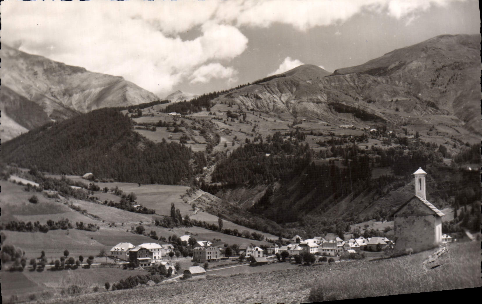 CPM Allos Vue Generale prise des Bois du Villard