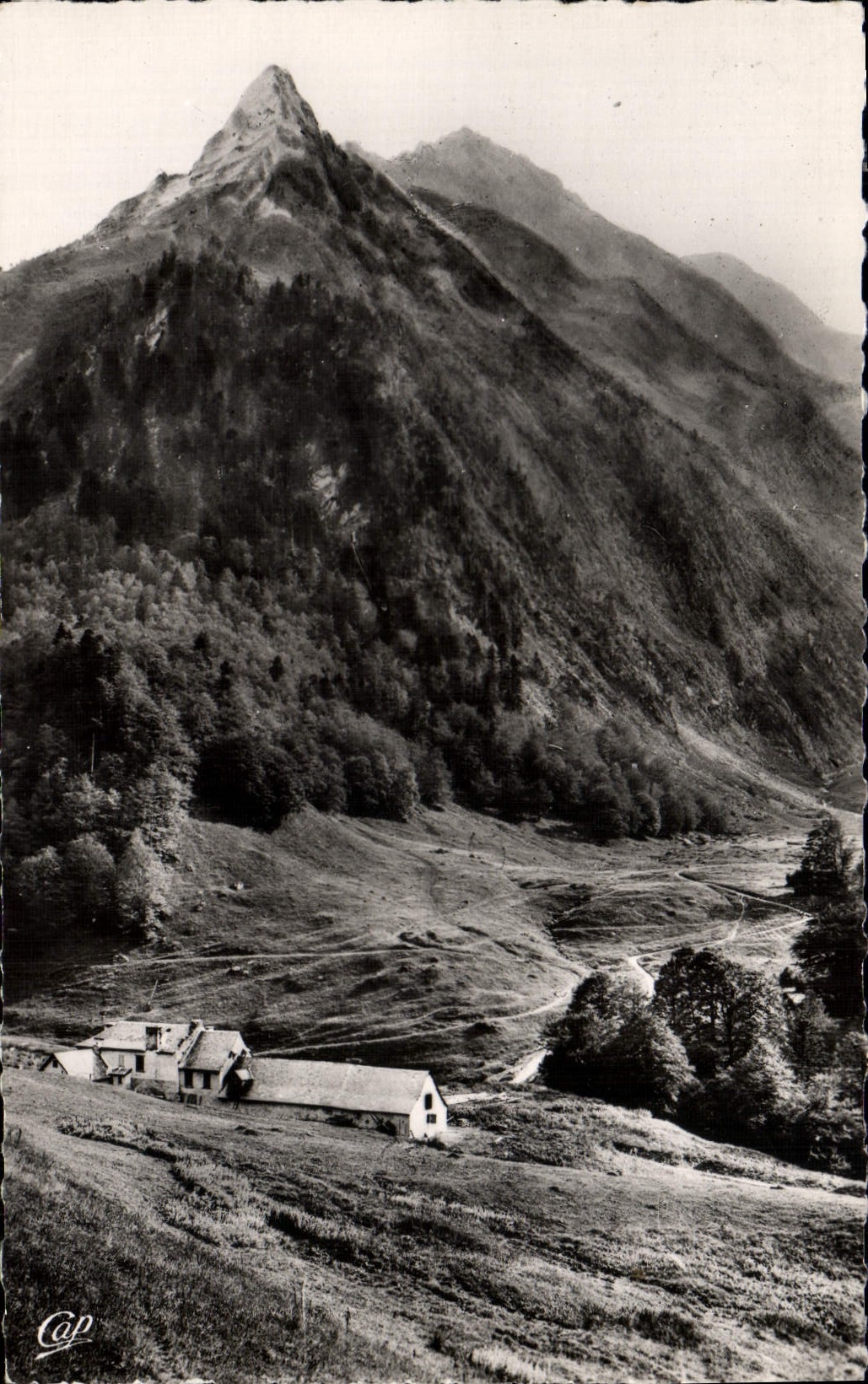 Luchon - Hospice de France und der Pic de la Pique — C.A.P., Paris
