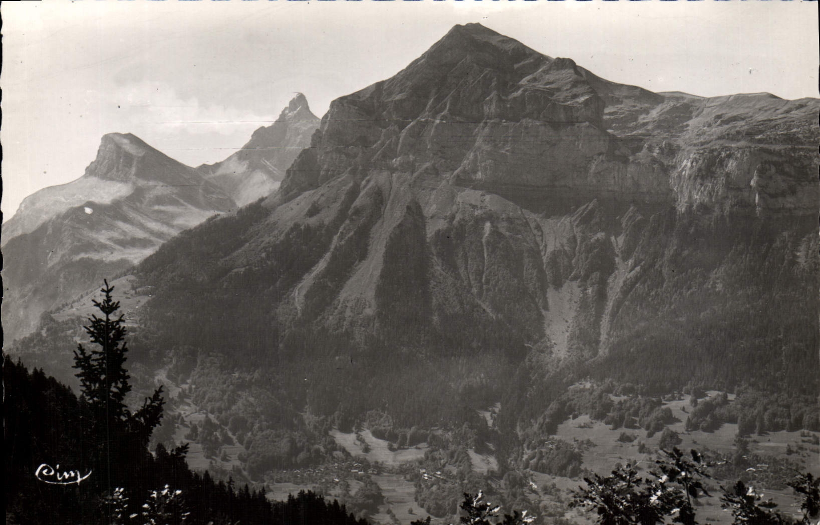 Les Carroz - Araches (Hte-Savoie) — vue sur la Pointe d'Areu et la Pointe Percée — éditeur Comnier Macor