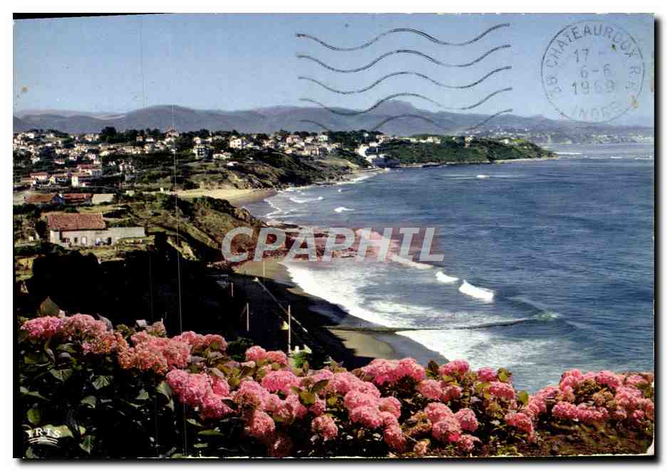 CPM Bidart La Plage dans le fond les montagnes espagnoles et les trois couronnes