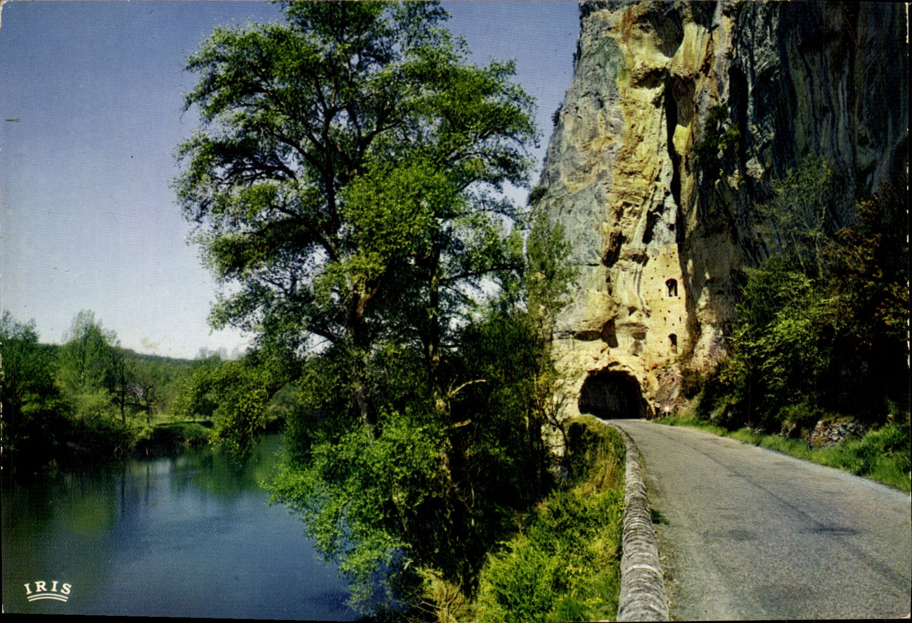 Défilé des Anglais — Route sous rochers et tunnels — IRIS