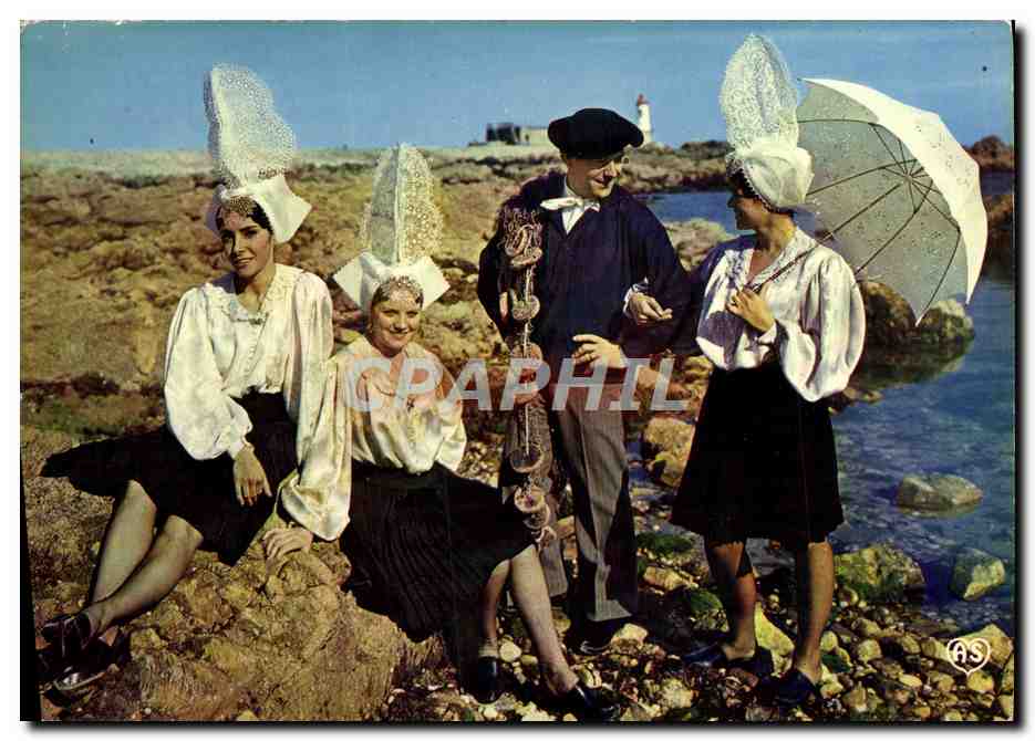 CPM Folklore De France La Vendee Costumes Sablais Le Retour Du Marin Folklore 