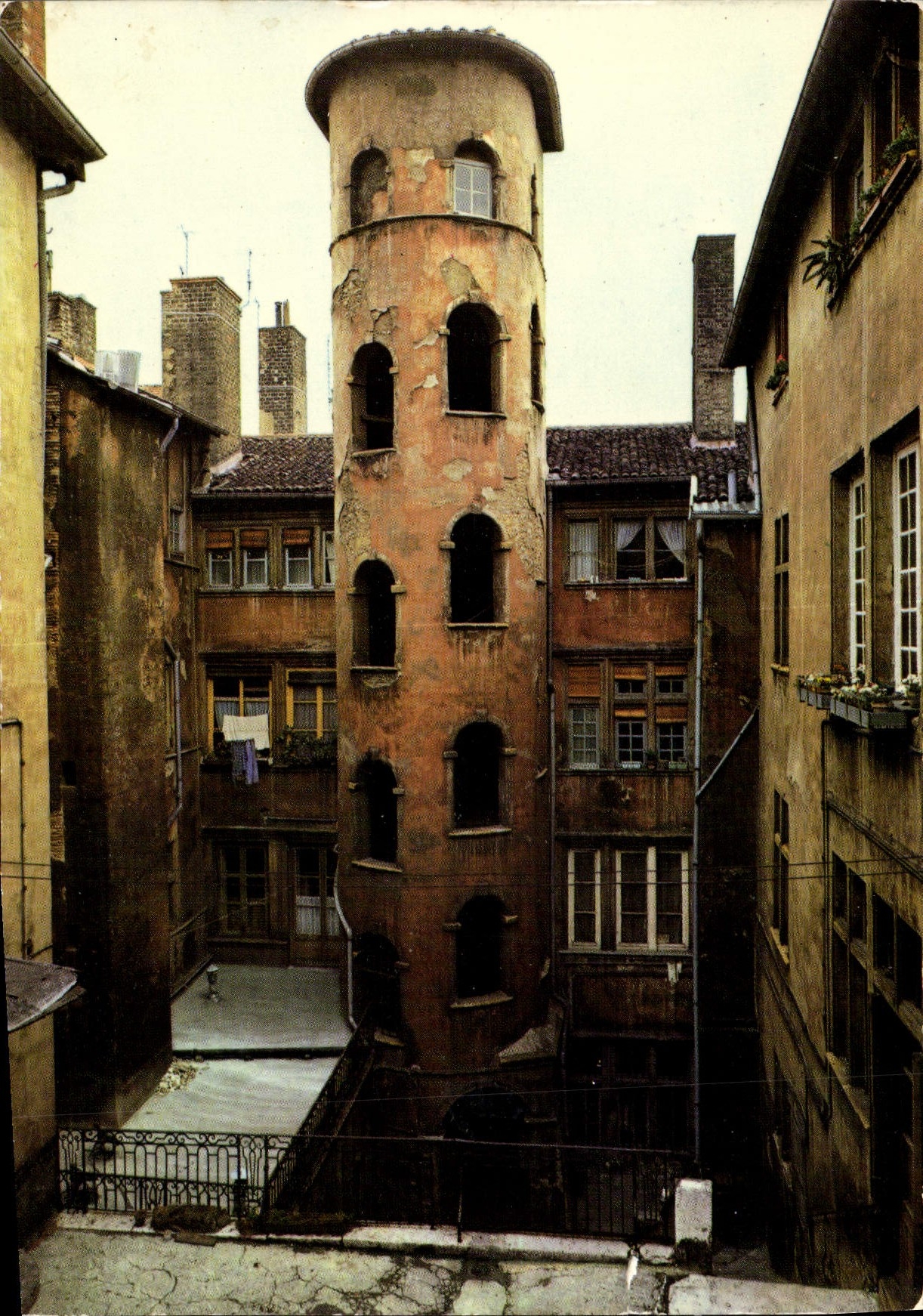 La Tour Ronde — Lyon — Éditions J. Celland