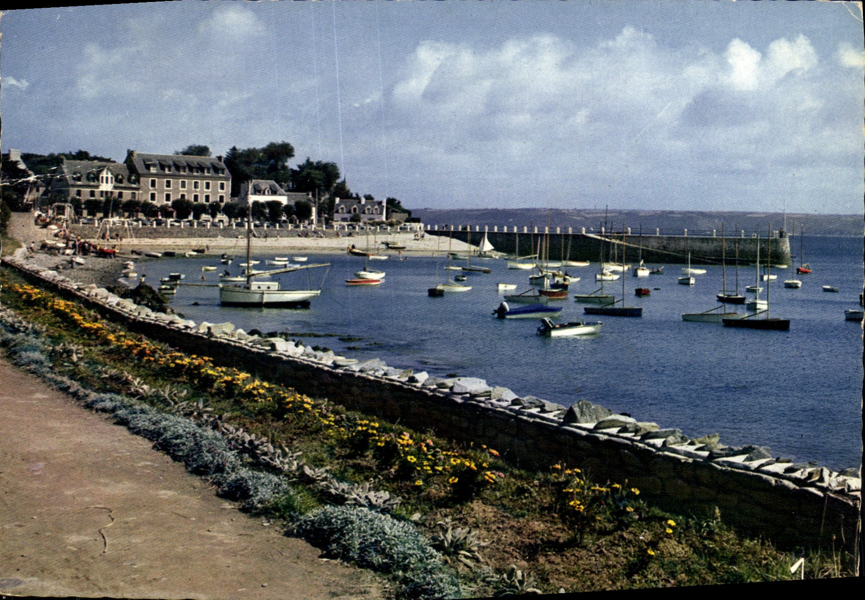 CPM La Bretagne En Couleurs Locquirec Vue Generale Sur Le Port Bateau