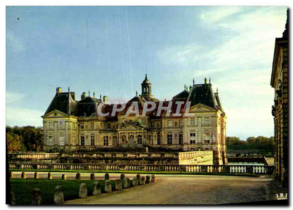 CPM Chateau De Vaux Le Vicomte Facade Nord Du Chateau Vue De La Cour Des Bornes