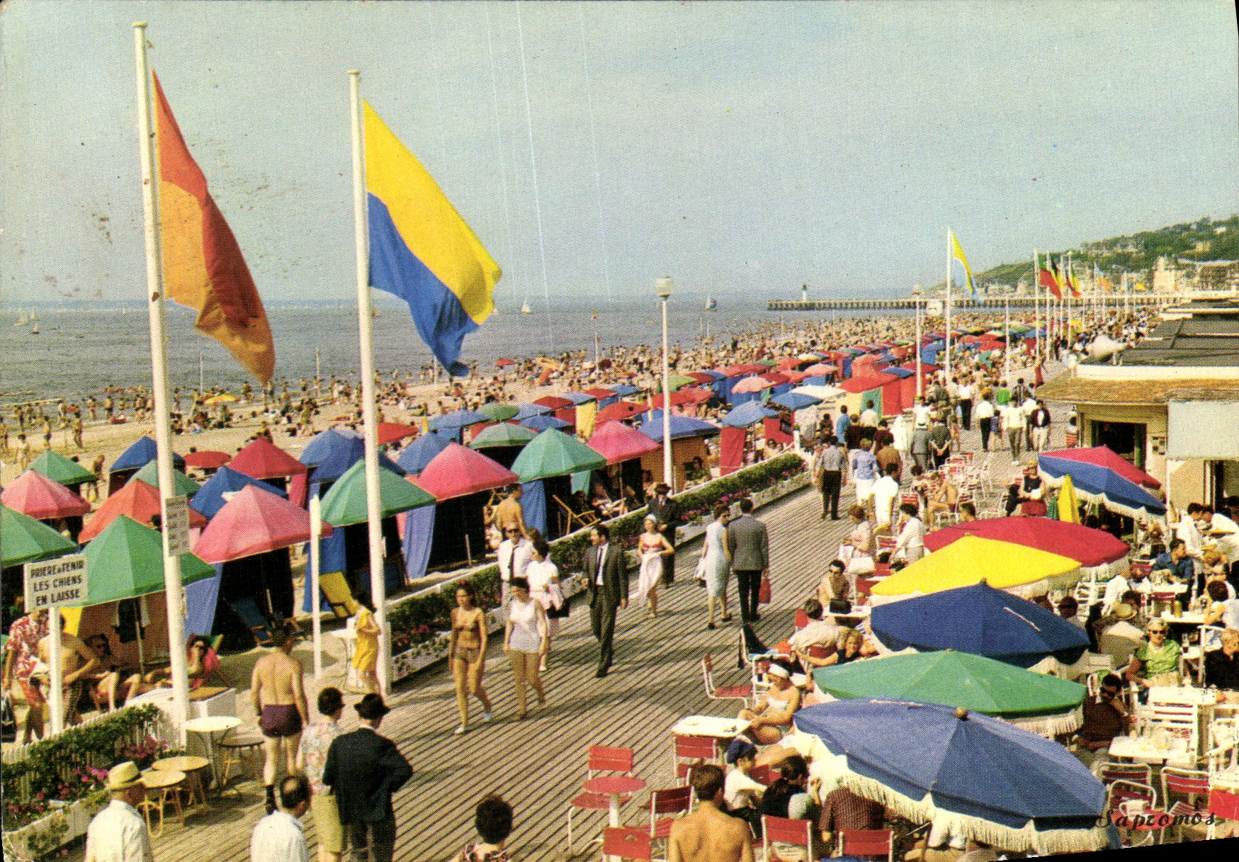 CPM Deauville Les Plancher La Plage