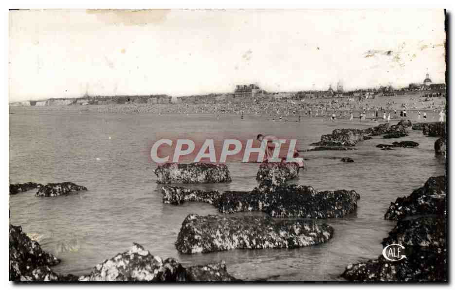 CPM Dieppe Les Rochers Et La Plage
