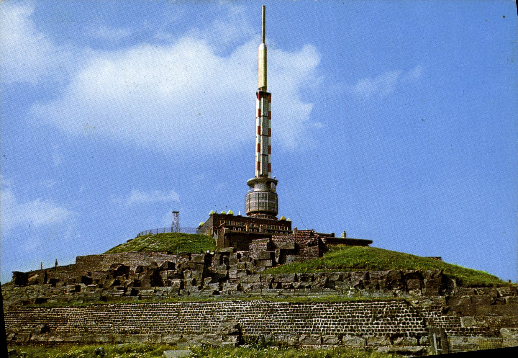 Sommet du Puy-de-Dôme — Centre d'Émission de la Télévision et Ruines du Temple de Mercure — Éditions du LYSE Montlosier