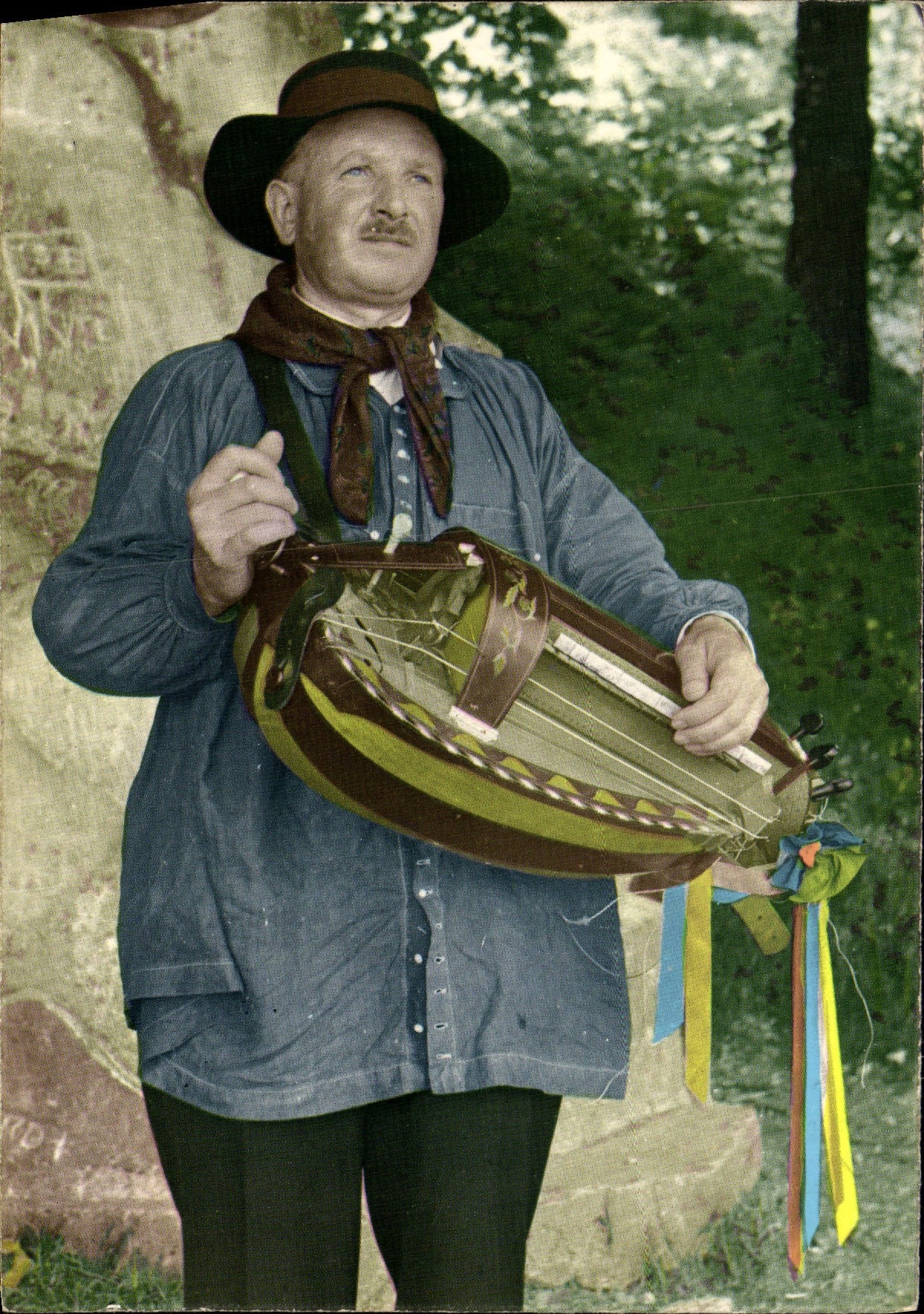CPA Morvan Un Vielleur Folklore Costume