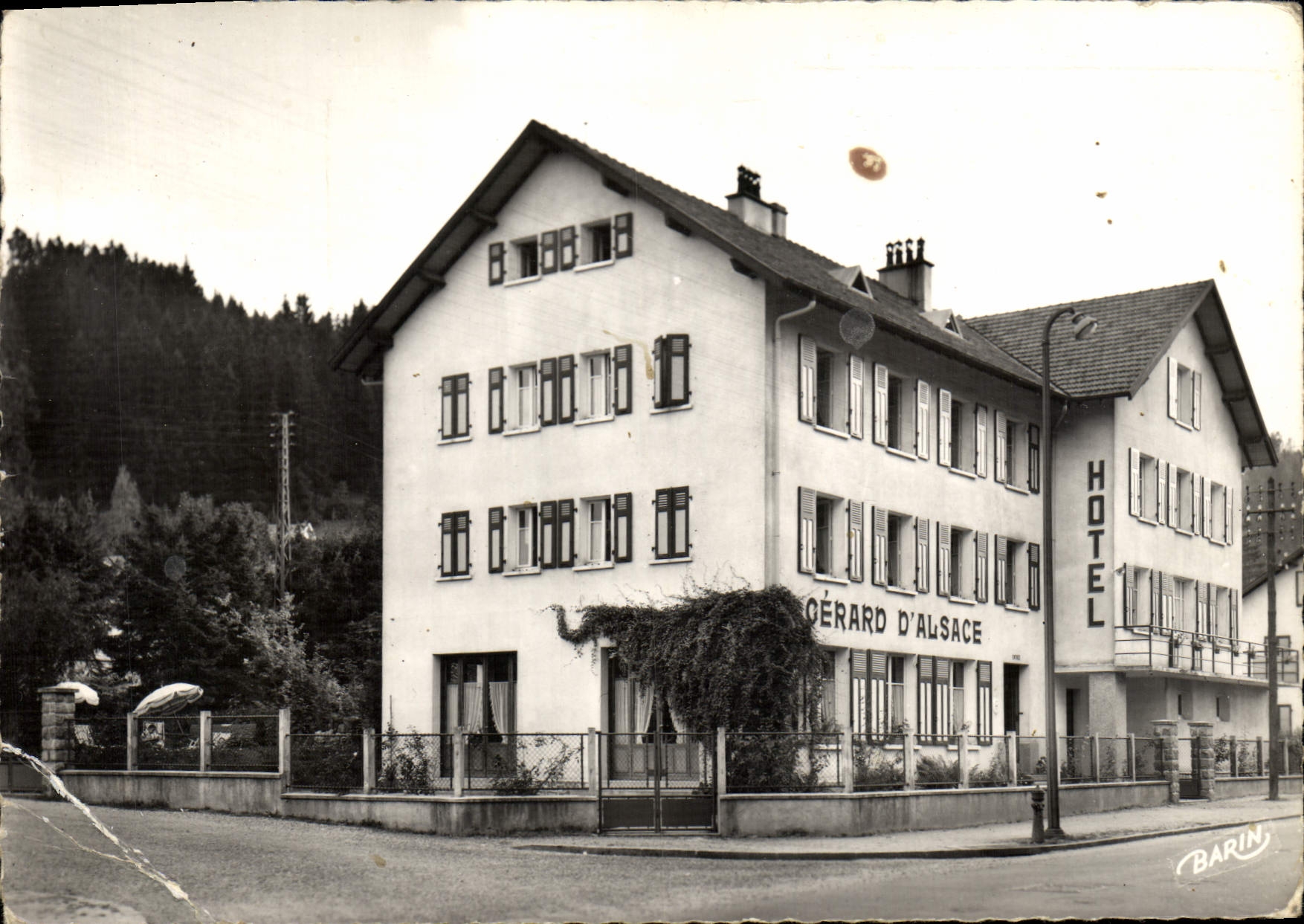 CPM Gerardmer Hotel Gerard d'Alsace Lac Jardin d'Agrement