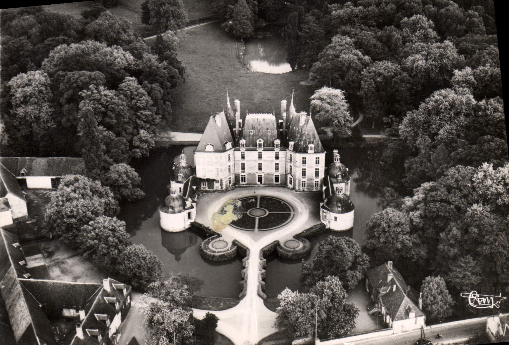 Moderne Ansichtskarte Chateaurenard Schloss La Motte Luftbild