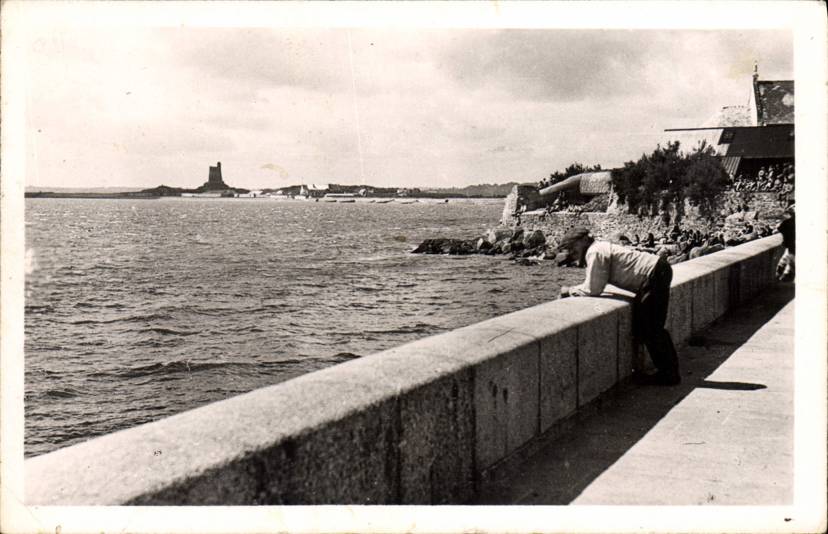 CPM La Normandie Pittoresque St Vaast La Hougue Le Fort De La Hougue Vu De La Grande
