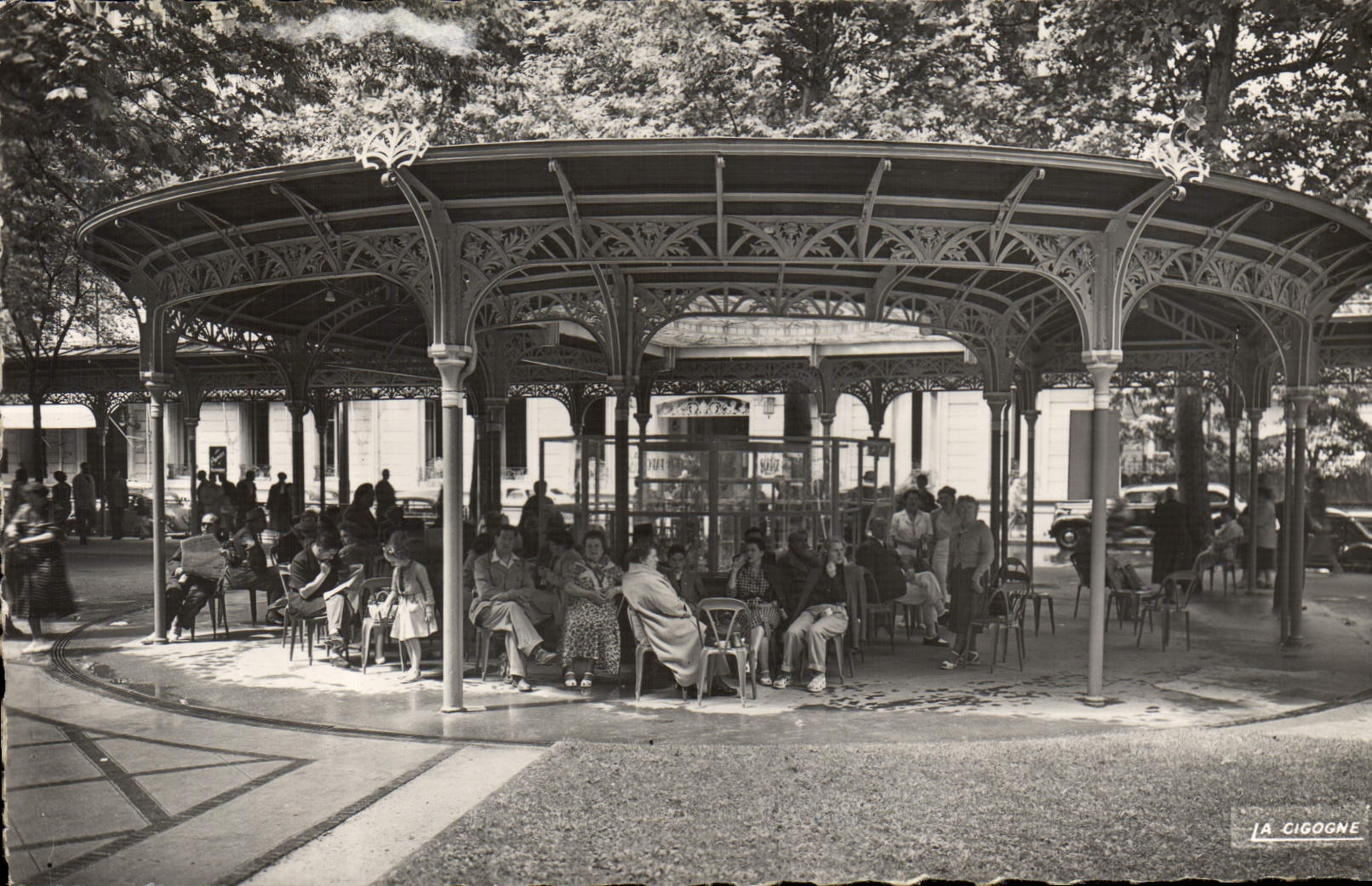 CPM Vichy Reine Des Villes D'Eaux Source Du Parc