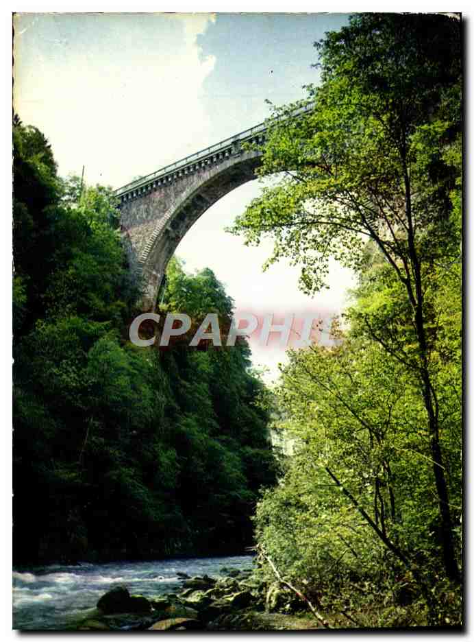Le Pont Napoléon sur le Gave à Luz — Les Pyrénées — Éditions Modernes & Théodène