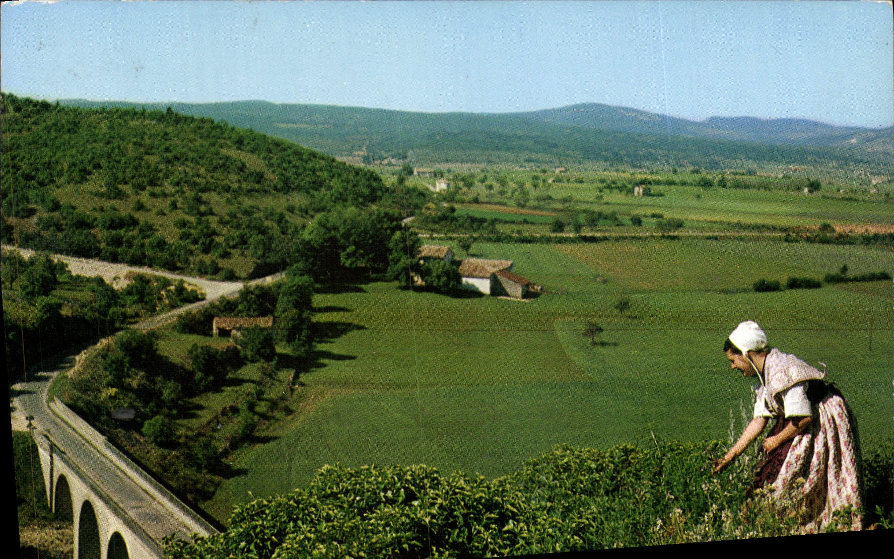 CPM Les Belles Images De Provence Vallee De La Croc Et Le Pont De La Route D'Apt A Sault