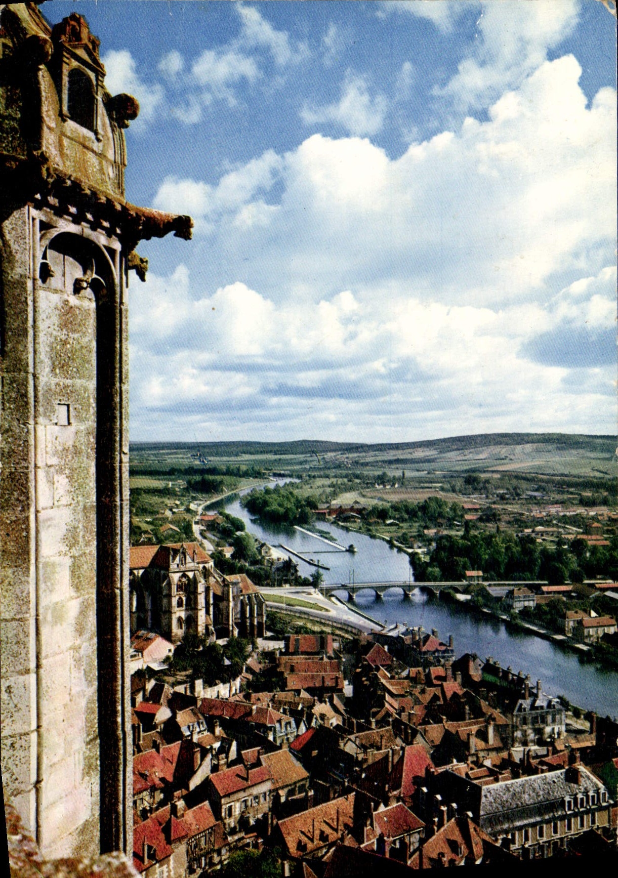 Auxerre (Yonne) — Vue générale — Éditions Diplôme de France