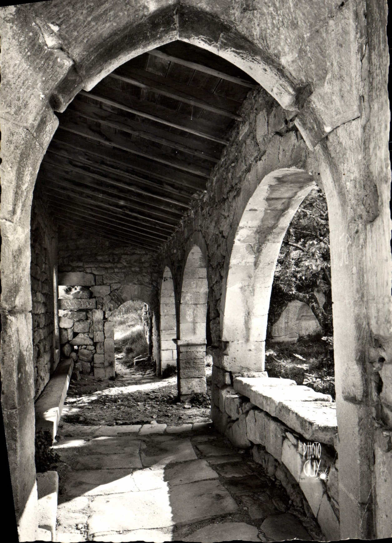 Oppède — La Galerie du Chapitre — Photo Cux