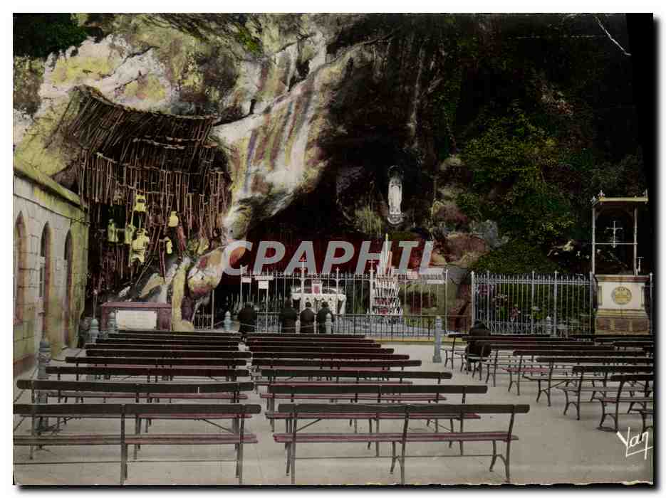 CPM Lourdes La Grottre Miracuileuse