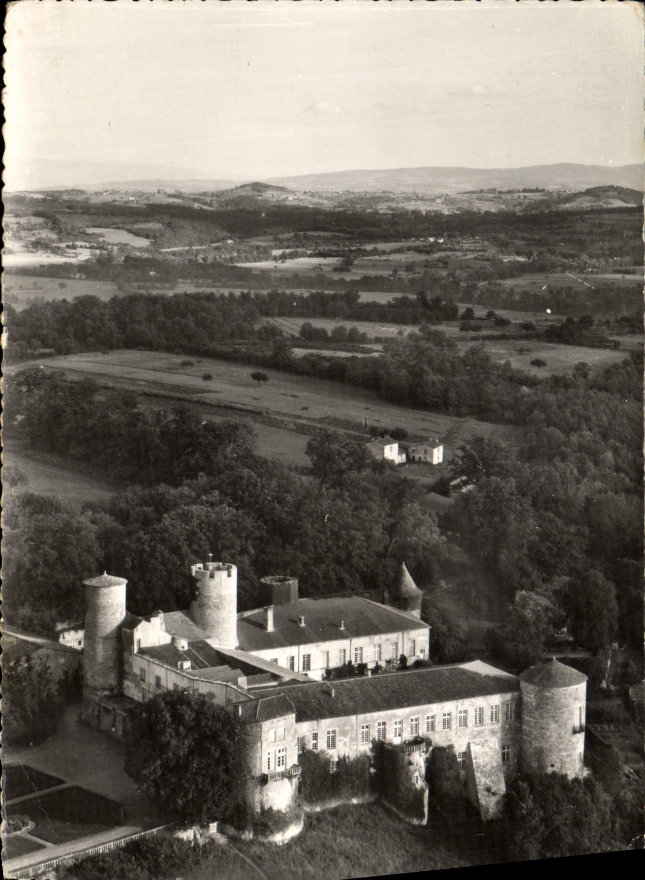 CPM Chateau De Ravel Pres De Lezoux Face Ouest et jardins a la Francaise