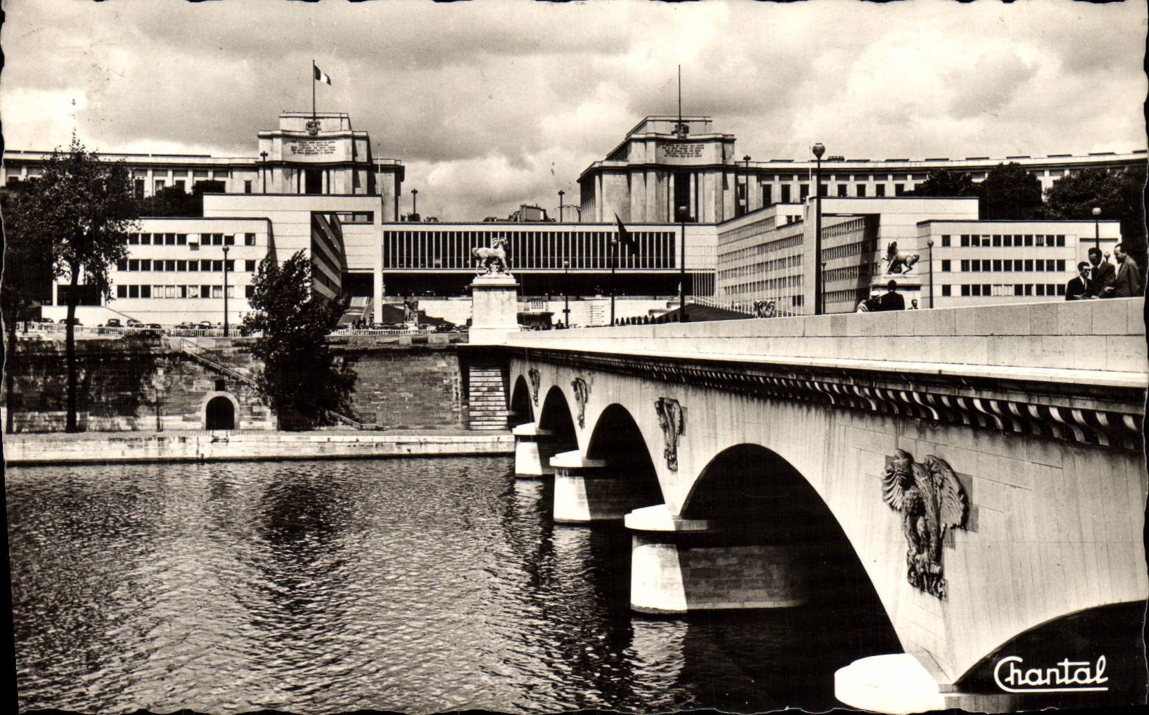 CPM Paris Le Palais De Chaillot Et Le Pont d'Iena