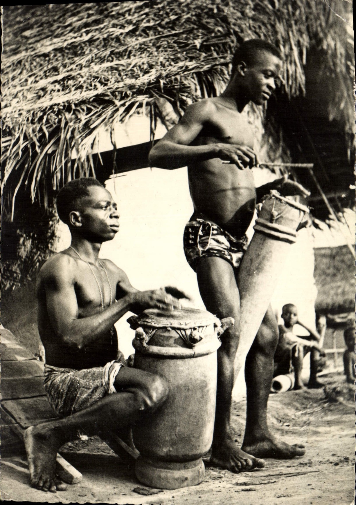 CPM Missions Africaines De Lyon Rires et pleurs Tam Tam Afriqeu 