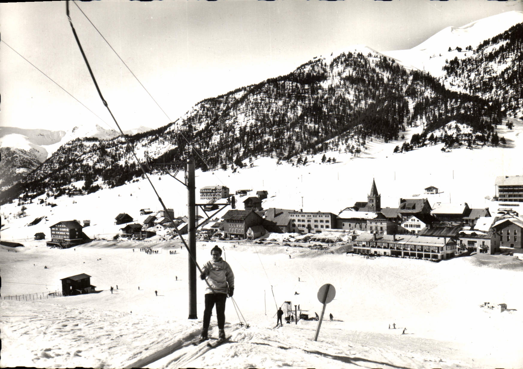 CPM Les Grandes Alpes Montgenevre Vue Generale Ski Remonteee mecanique