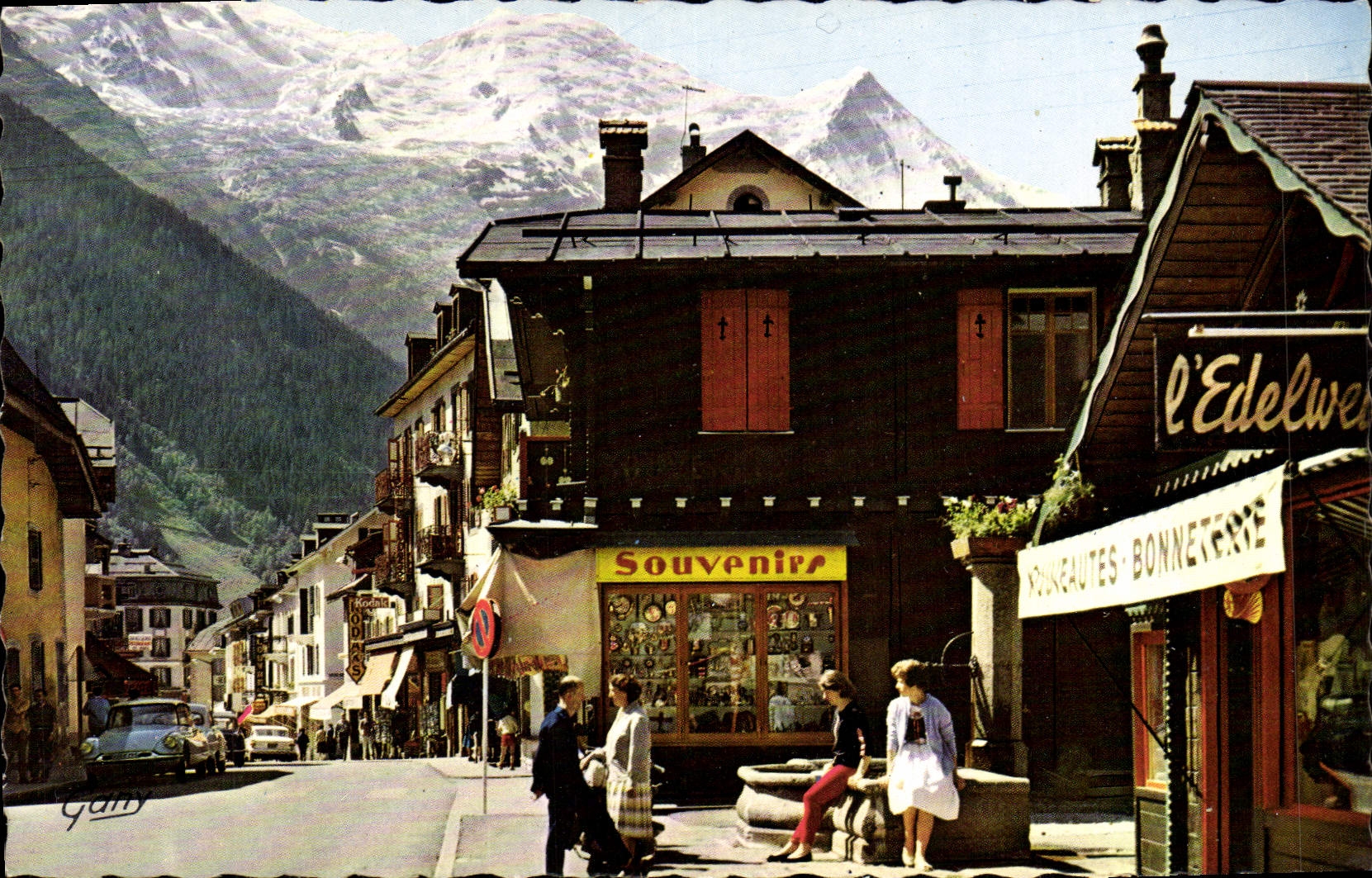 CPM Chamonix Mont Blanc La Rue Joseph Vallot Et Le Mont Blanc