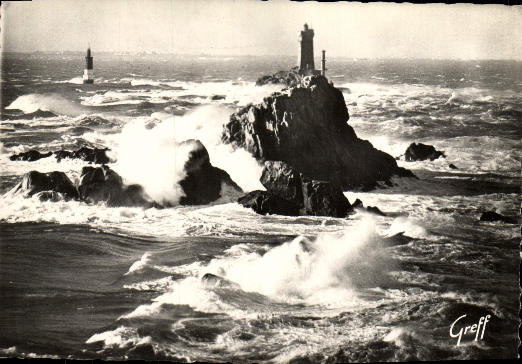 Pointe du Raz de Sein — Tempête sur le phare de la Vieille — Édition GREFF, Paris