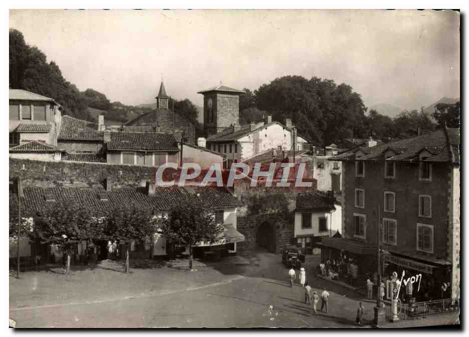 CPM Saint Jean Pied Du Port Place Du Marche Et Clocher De l'Eglise